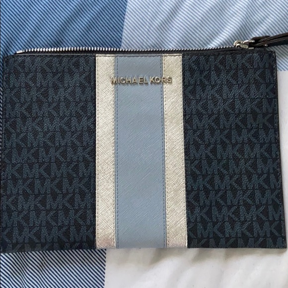Michael Kors Accessories - BRAND NEW MICHAEL KORS WRISTLET